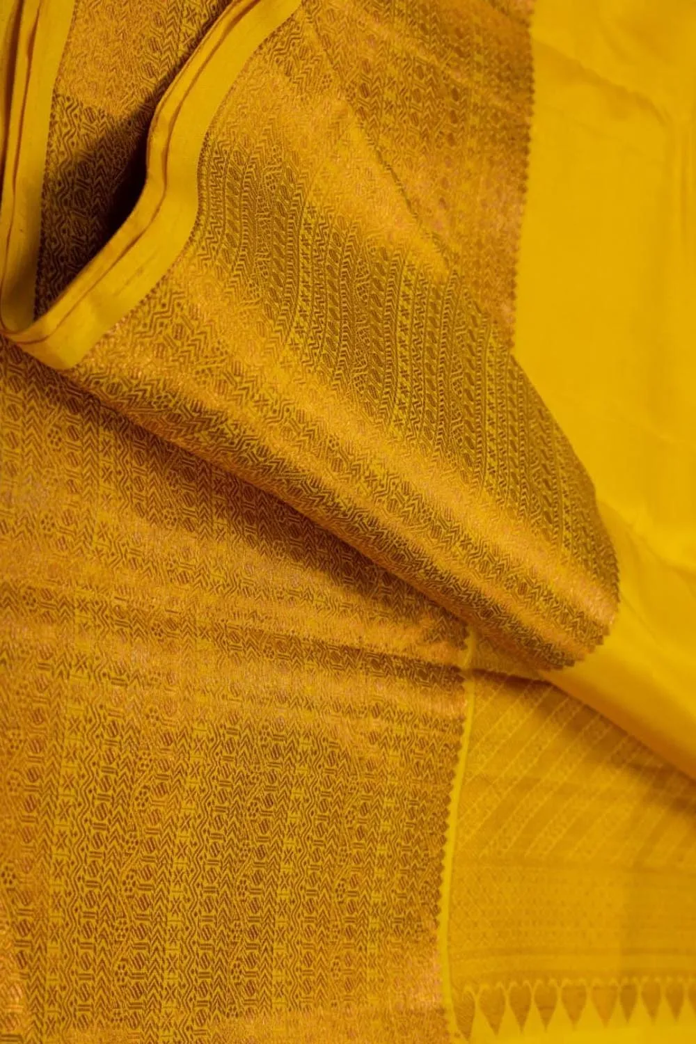 Radiant Yellow Kanjiwaram Pure Silk Saree: Exquisite Elegance and Timeless Beauty